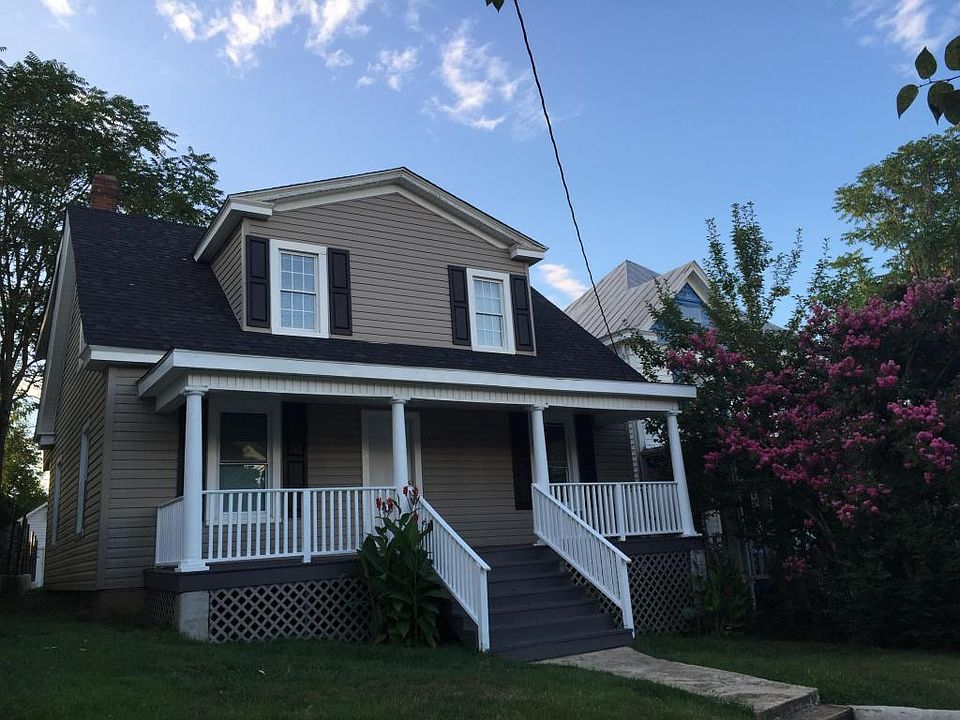 1st image of 820 Highland Ave SE