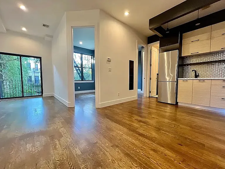 287 Harman St #3B — Photo 5