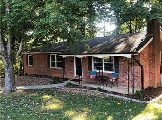 207 W Wynnbrook Dr, Hendersonville, NC 28792