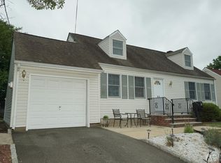 32 Bramhall Rd, Colonia, NJ 07067