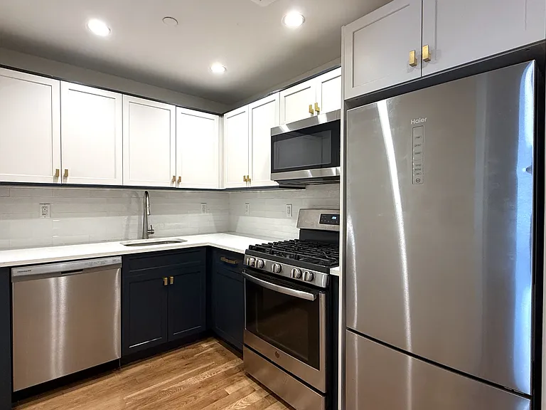 1704 Ocean Ave #1E — Photo 2
