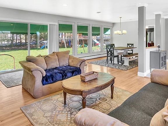 4th image of 906 Country Club Dr