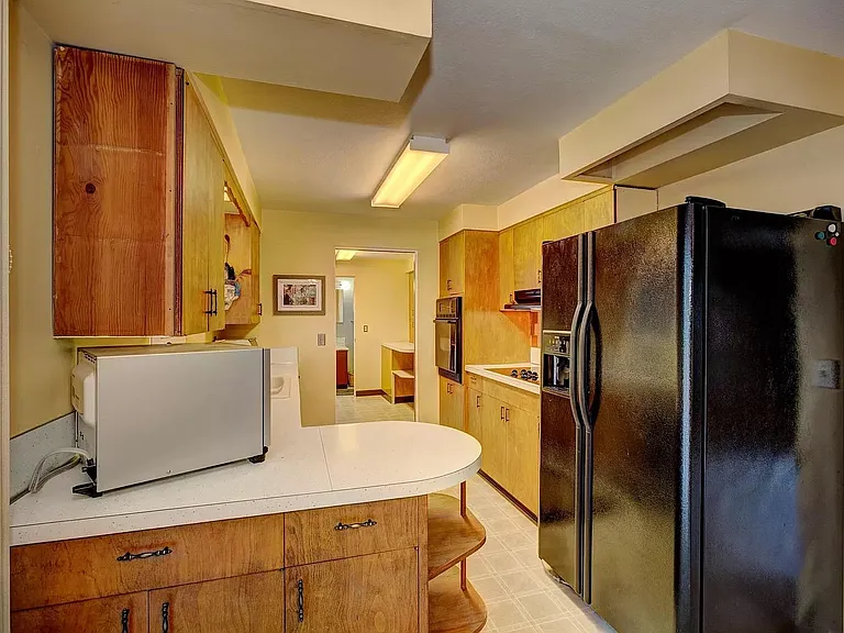 3411 W Hillcrest Dr — Photo 8