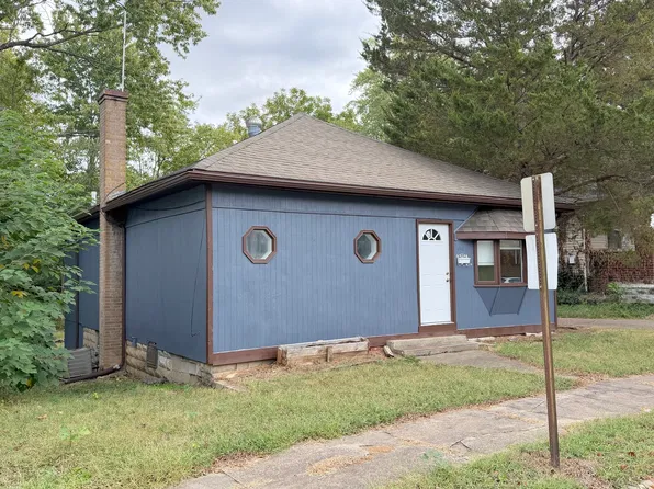 618 N 9th St, Murphysboro, IL 62966