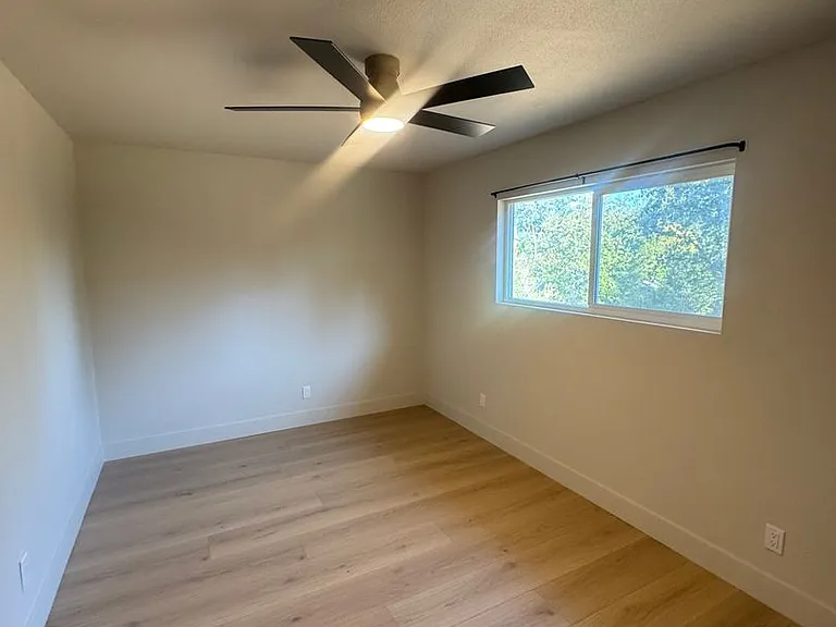 4829 Chico St — Photo 12