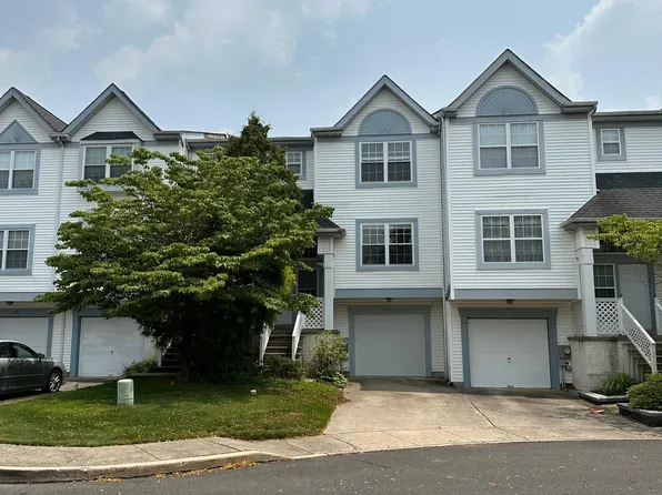 3802 Quaker Ct, North Wales, PA 19454