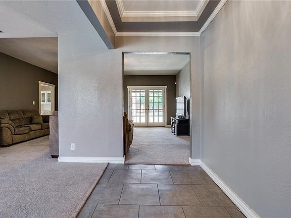 5th image of 2326 Greenhill Dr
