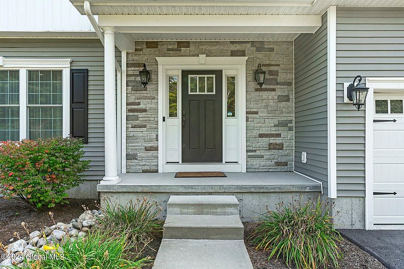 2nd image of 2762 W Lydius Street