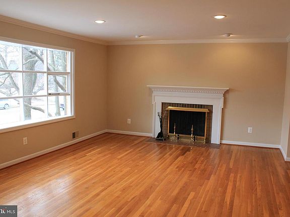 2nd image of 1332 Elsinore Ave