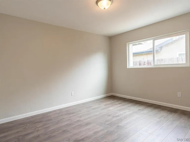 4554 Seminole Dr — Photo 3