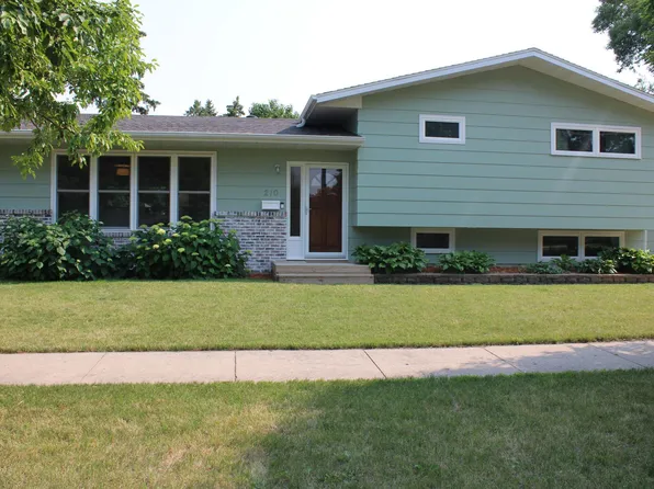 210 29th Ave N, Fargo, ND 58102