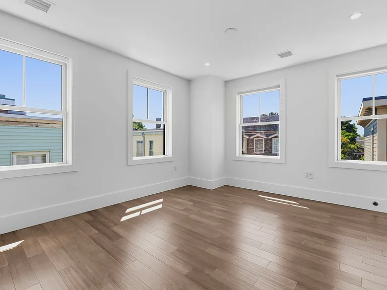 10 Spring Garden St #3 — Photo 12