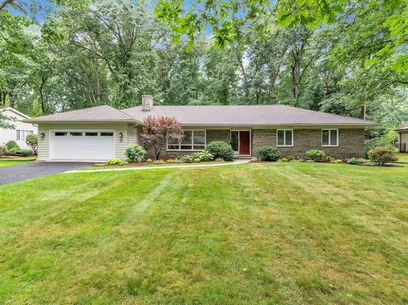 77 Magnolia Cir, Longmeadow, MA 01106