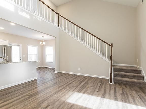 4th image of 39 Celtic Ct