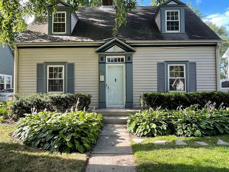 Front of house: 3 bed room 3 full bath 2300+ sq ft above grade living space