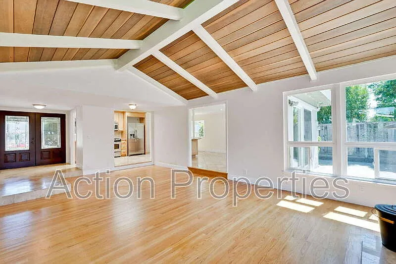 4 bed, 2.0 bath, 1803 sqft, $9,995 — Photo 3