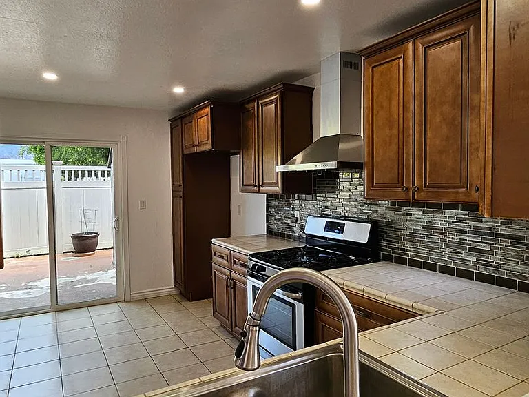 453 Ivy St — Photo 14