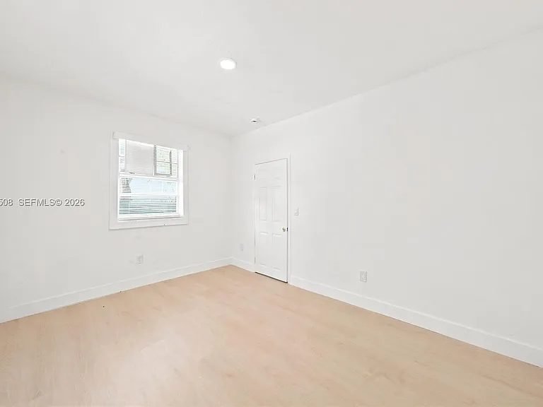 121 NE 56th St #3 — Photo 9
