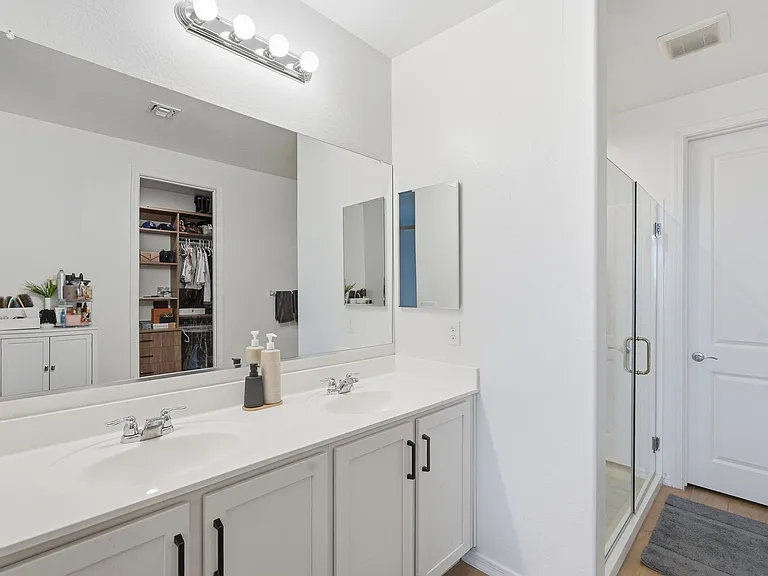 11253 E Ulysses Ave — Photo 9
