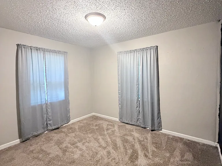 902 Lucerne Ave — Photo 9