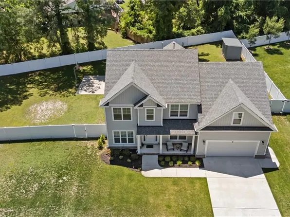 200 Heron Bay Ln, Chesapeake, VA 23323
