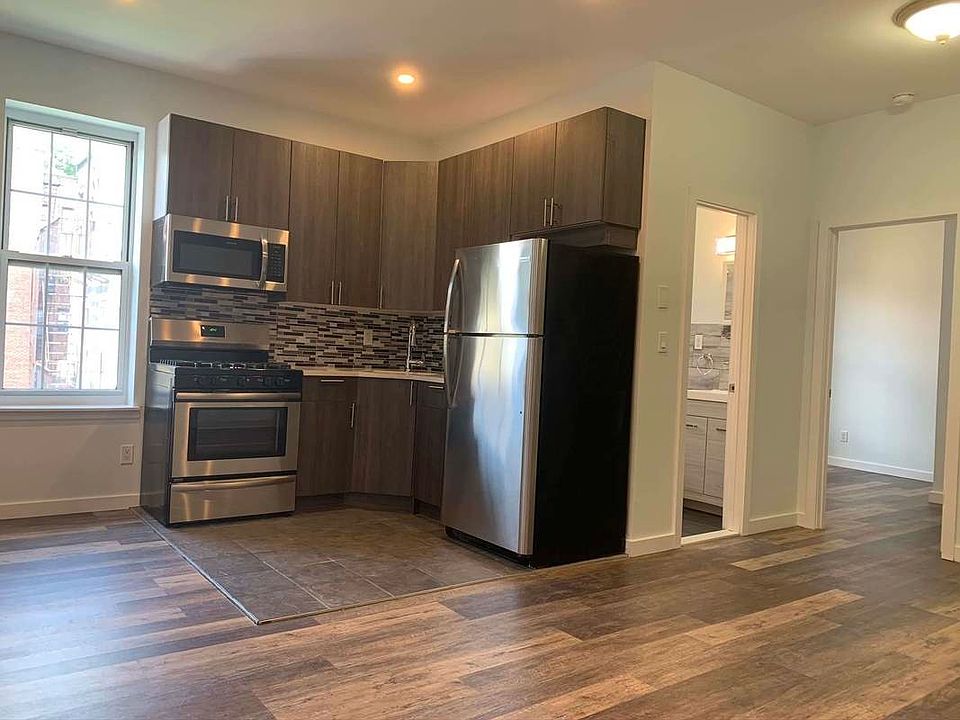 2nd image of 202 23rd St APT 1F