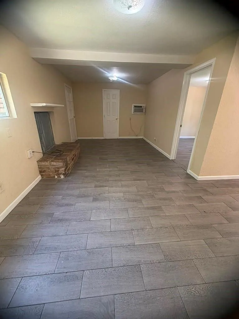 2 bed, 1.0 bath, 1963 sqft, $1,600 — Photo 4