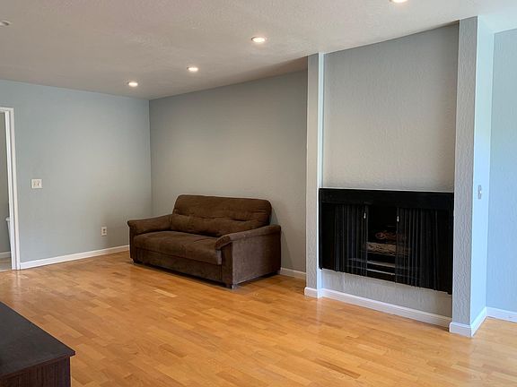 2nd image of 622 N Garland Ter