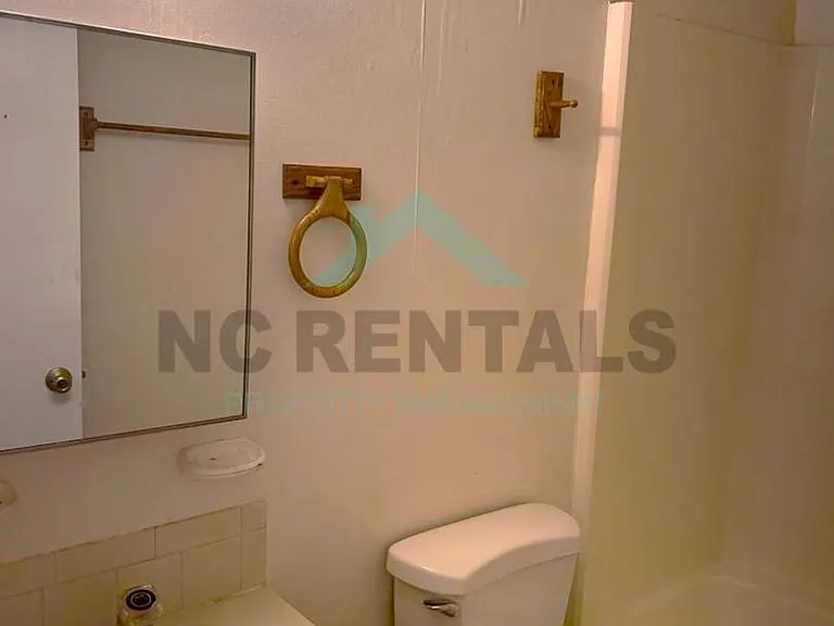 2559 Green Oaks Ct #B — Photo 12