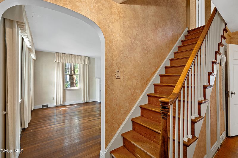 5th image of 1403 Clifton Park Road