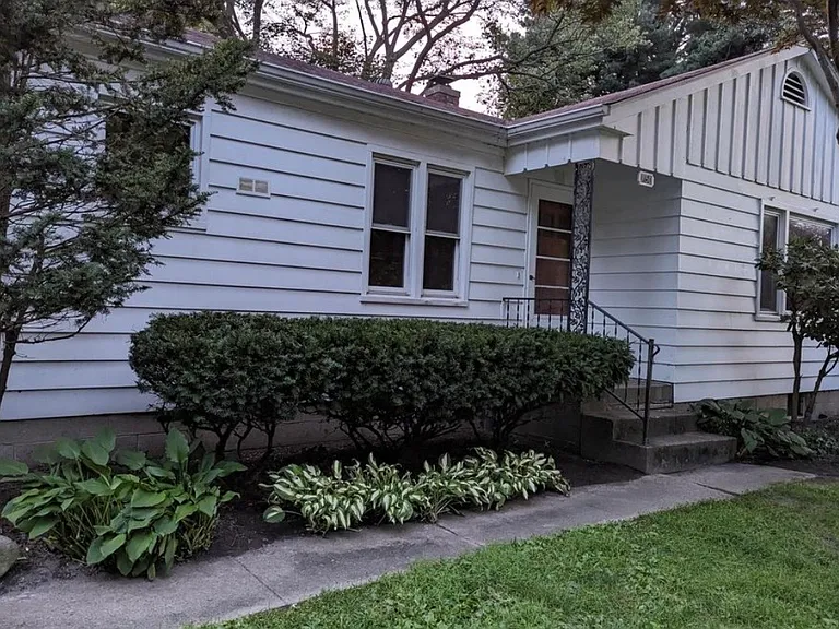 750 Elm Ct — Photo 2