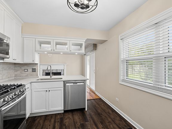 5th image of 2013 Vanderbilt Ct