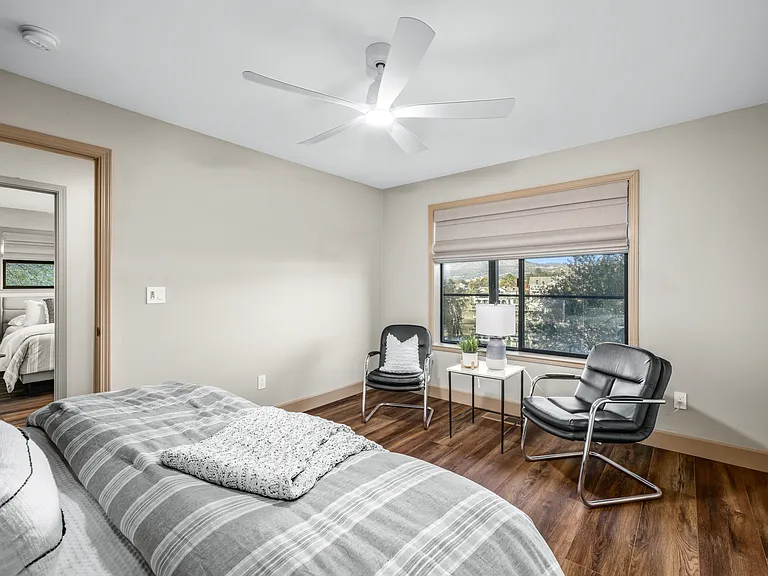 5045 Lakeshore Dr #B — Photo 29
