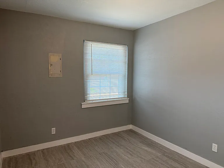 2502 Normont Cir — Photo 10