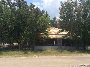 606 14th St, Bandera, TX 78003