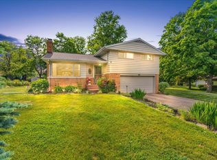 15710 Oak Lane Dr, Lansing, MI 48906