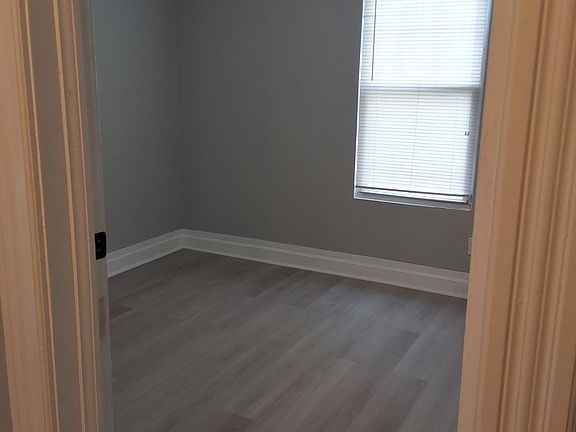 5th image of 207 Downs St APT 1