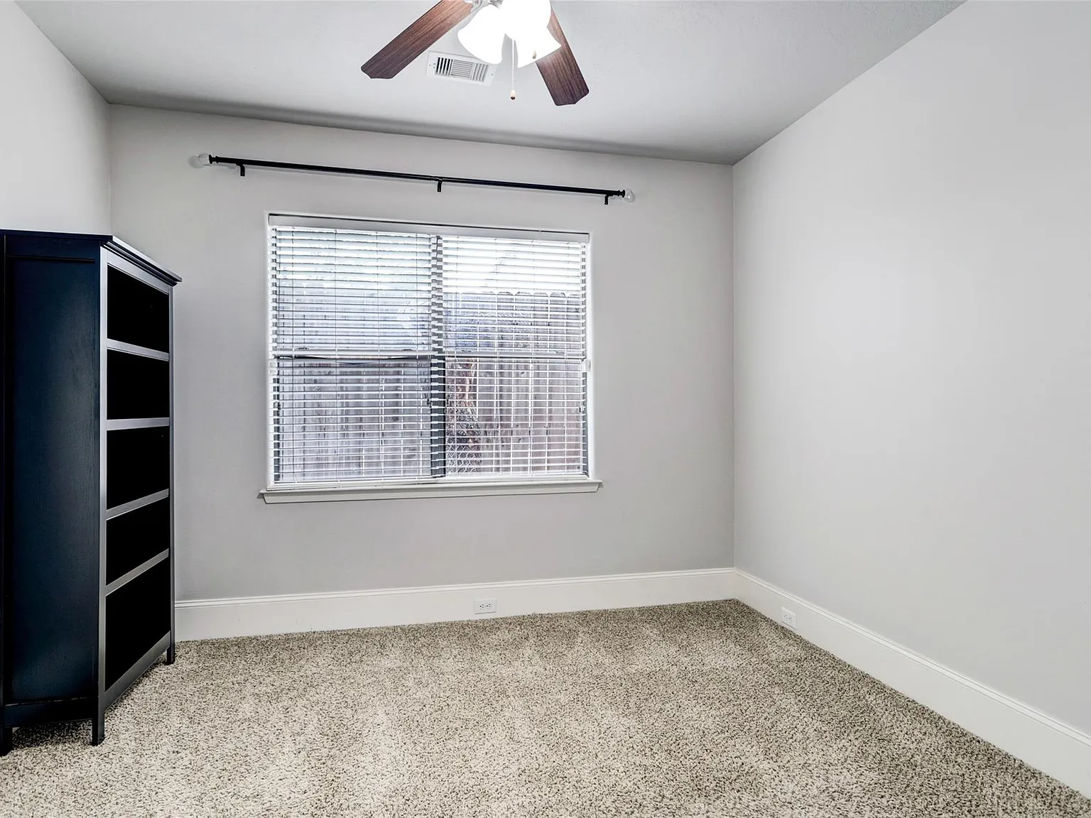 3 bed, 3.5 bath, 2100 sqft, $2,700 — Photo 3