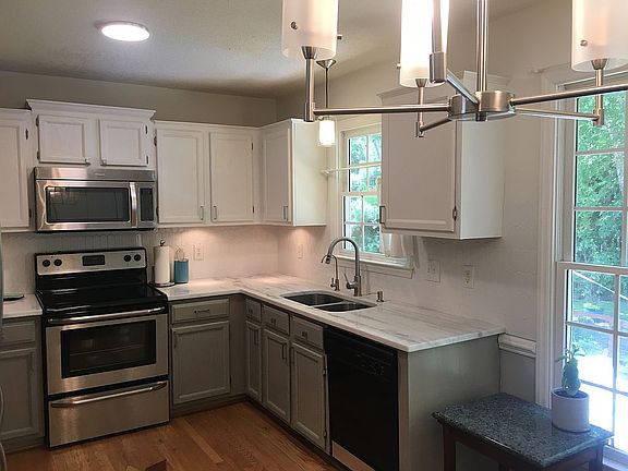 4th image of 1048 Holly Pointe Dr