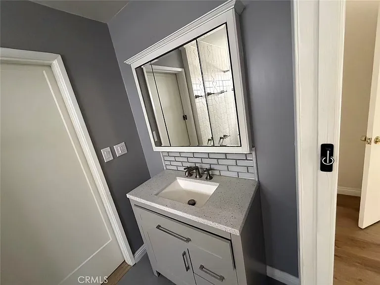 6137 Camellia Ave — Photo 13