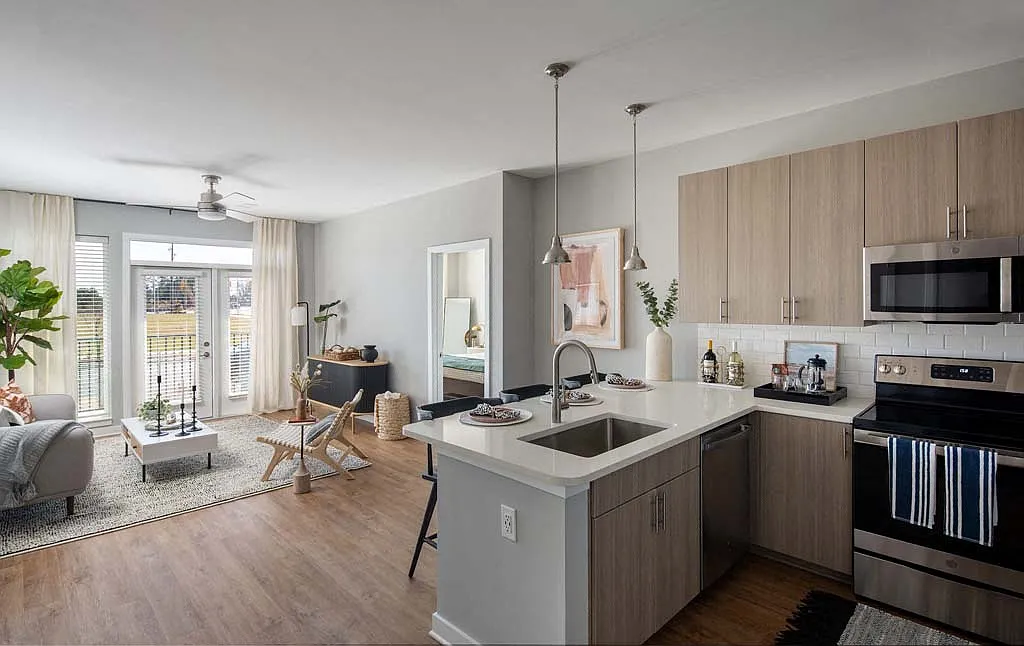 Alta Davis — Photo 1