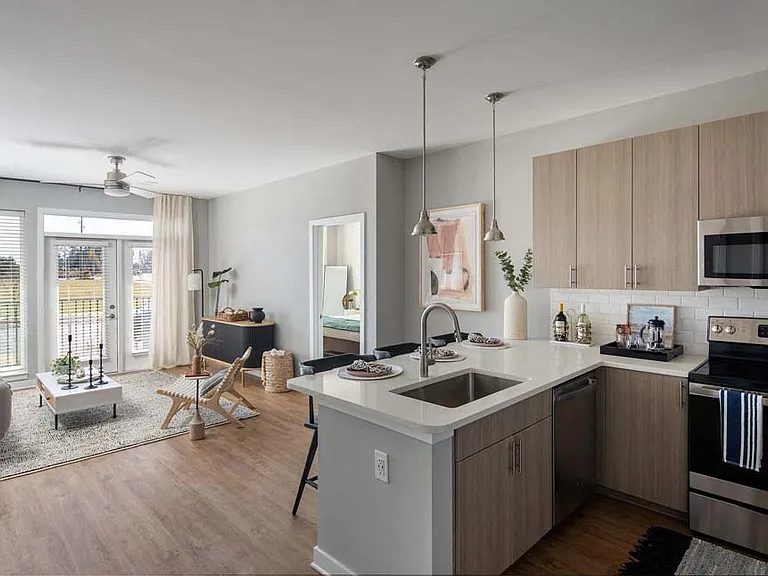 Alta Davis — Photo 1