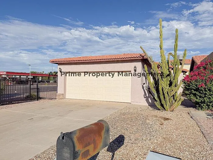 2 bed, 2.5 bath, 1325 sqft, $2,095 — Photo 3