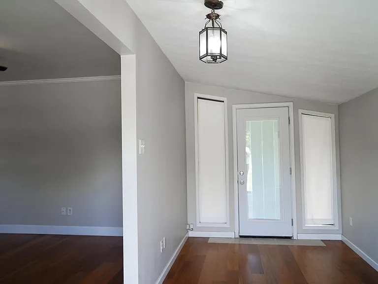 440 Normandy Rd — Photo 5