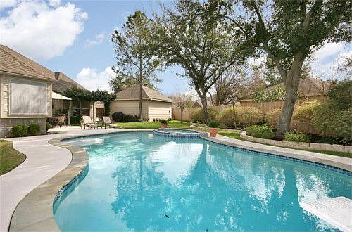 1st image of 2806 Hollinwell Dr