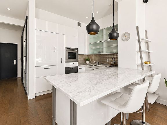 4th image of 21 E 22nd St APT 10F