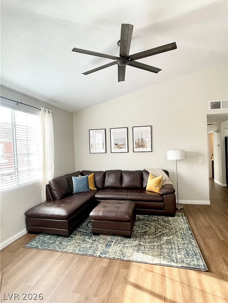2 bed, 2.0 bath, 1074 sqft, $1,790 — Photo 3