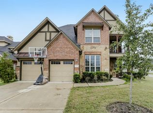 203 Round Lake Dr, Rosenberg, TX 77469