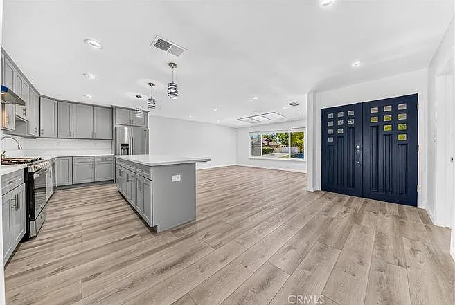 4 bed, 1783 sqft, $4,495 — Photo 3