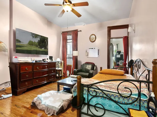 496 Putnam Avenue image 4 of 19